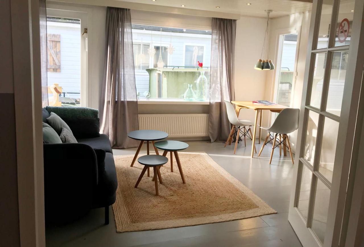 Houseboat Apartment With Water Terrace, Free Parking, Free Bikes & Fast Wifi Ámsterdam Exterior foto