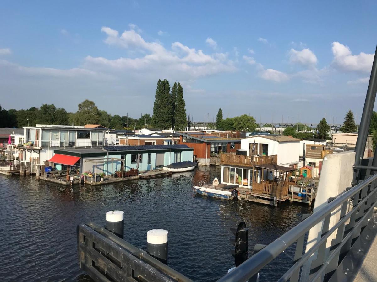 Houseboat Apartment With Water Terrace, Free Parking, Free Bikes & Fast Wifi Ámsterdam Exterior foto