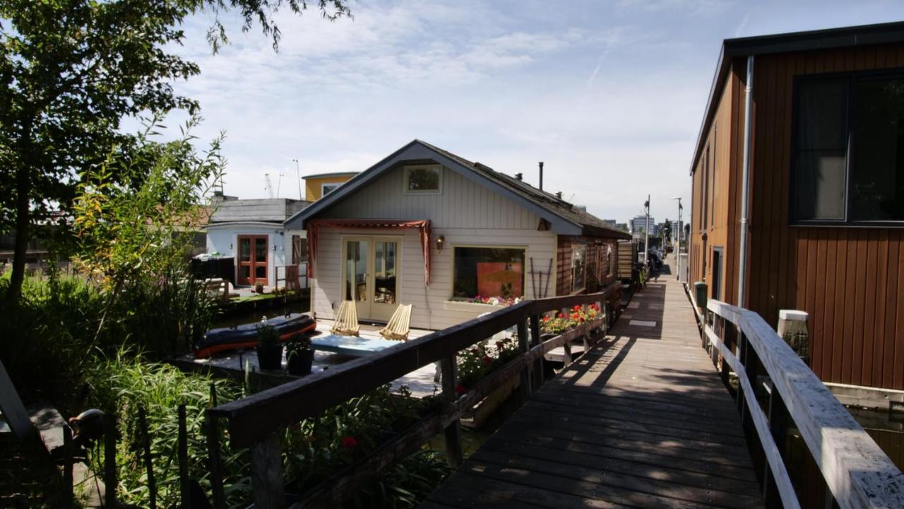 Houseboat Apartment With Water Terrace, Free Parking, Free Bikes & Fast Wifi Ámsterdam Exterior foto