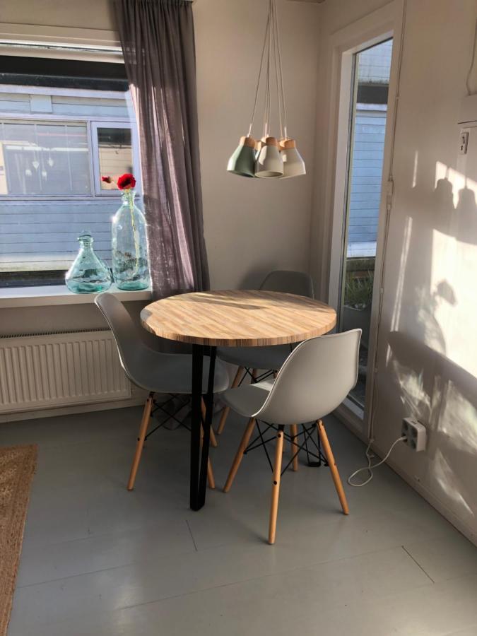 Houseboat Apartment With Water Terrace, Free Parking, Free Bikes & Fast Wifi Ámsterdam Exterior foto